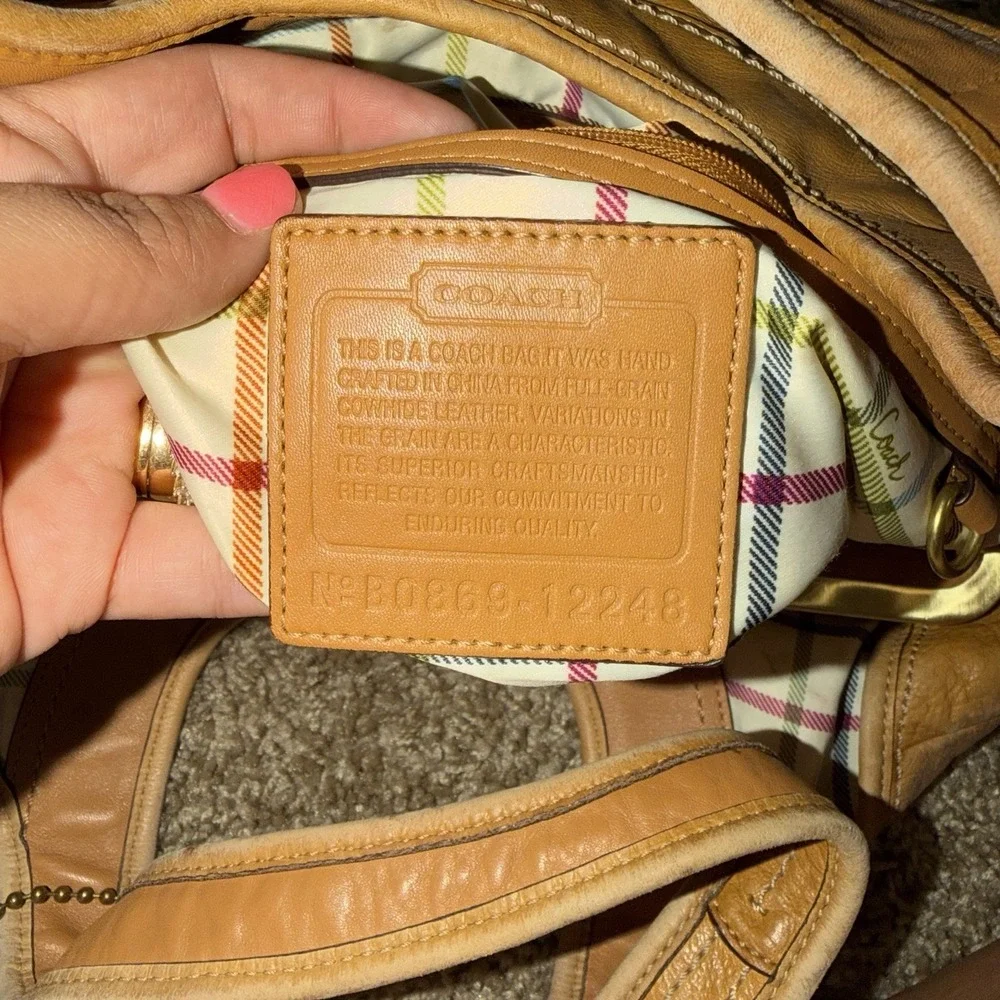 Coach Ergo Tan Kiss Lock Hobo Shoulder Bag Plaid Lined, Gold Hardware, Charm